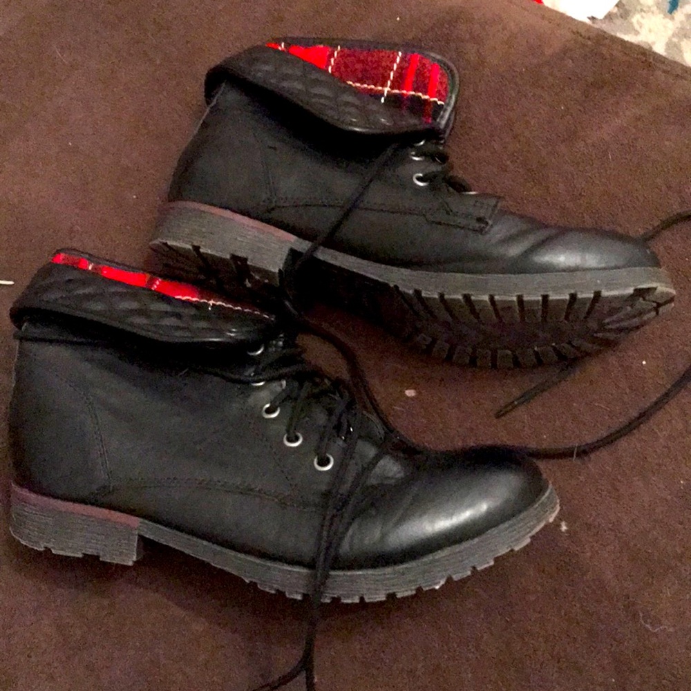 Short black boots gently worn size 9